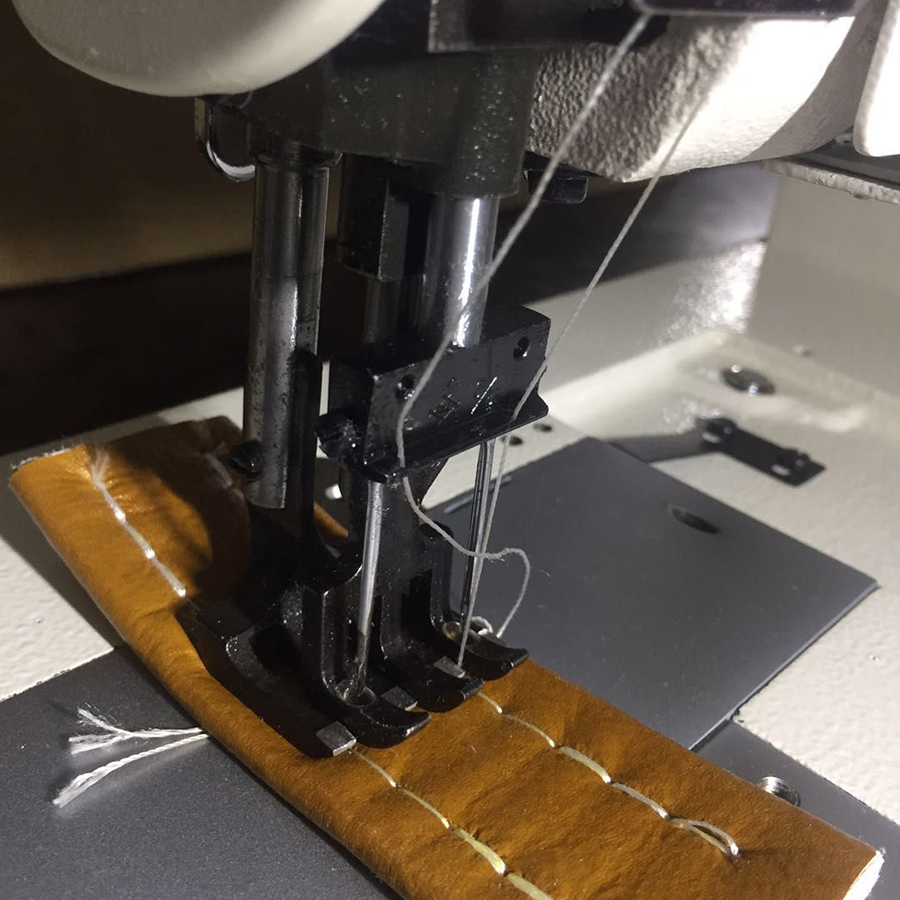 ¿Cómo reemplazar el pie de prensador para la máquina de coser industrial?